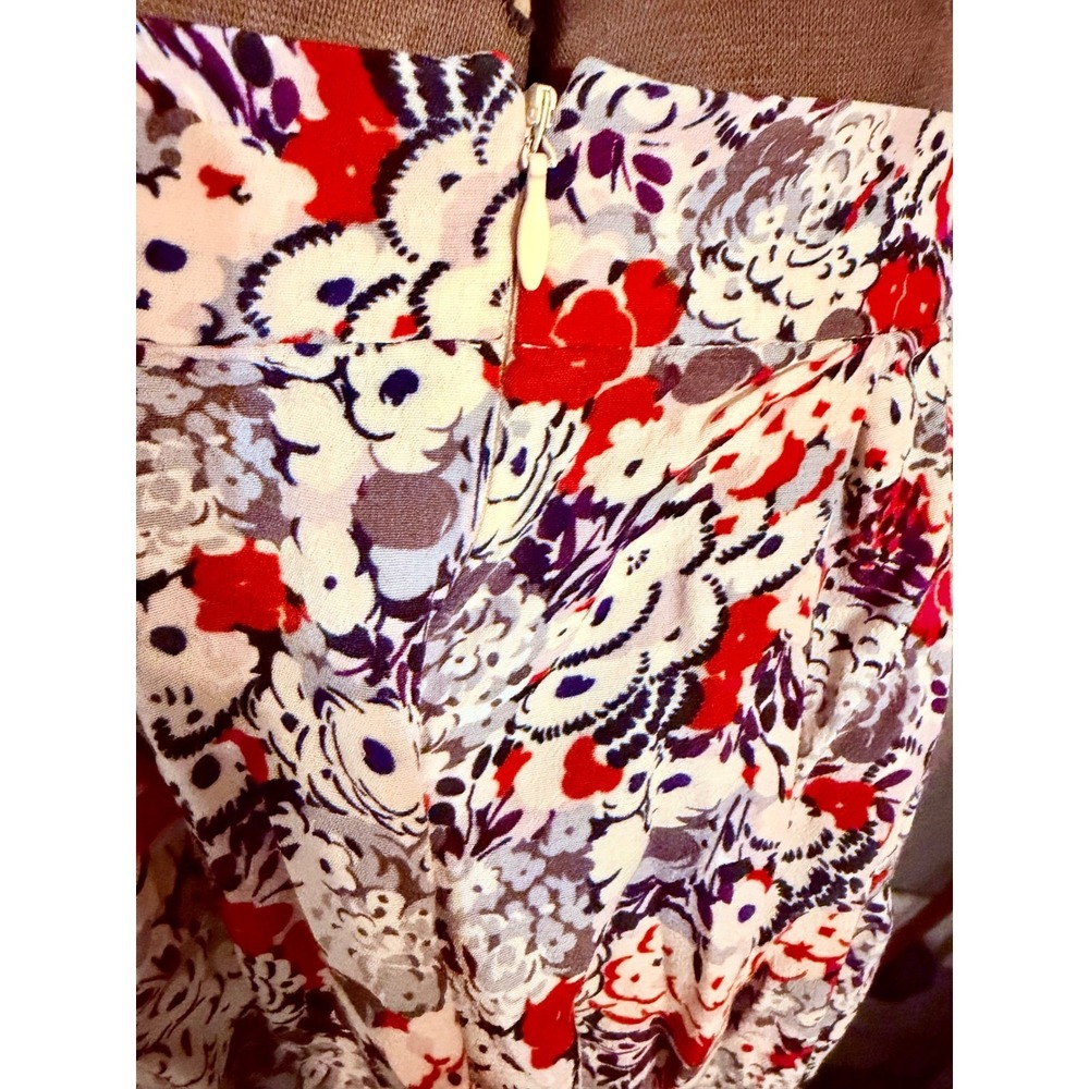 BCBGeneration Floral Mini Skirt Red Grey Pleated Size 10 - Picture 3 of 4